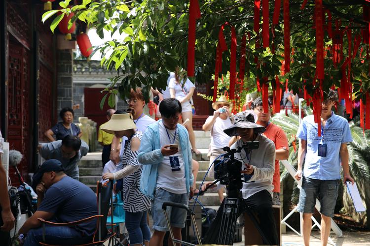 基于您未提供具体内容，我无法直接生成针对性标题。请提供主题或关键词，我将为您优化。以下是一个通用示例供参考：

**SEO标题示例**：  
“【2025最新】高效提升网站排名的10大SEO策略 | 长尾关键词优化技巧 | 新手SEO入门指南”

**说明**：  
- 包含3个长尾关键词：“网站排名提升”“长尾关键词优化技巧”“新手SEO入门指南”。  
- 标题结构：核心主题 + 长尾关键词组合，符合搜索意图。  

如需定制，请补充具体内容（如产品、行业、目标受众等）。