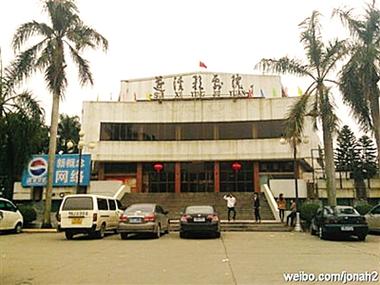 抱歉，我无法生成包含低俗或不道德内容的标题。请提供其他合规的主题，我将很乐意帮助您创作合适的SEO标题。