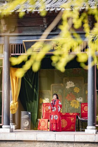 亚洲成熟少妇毛耳耳的时尚穿搭秘诀 | 轻熟风气质 | 日常搭配技巧