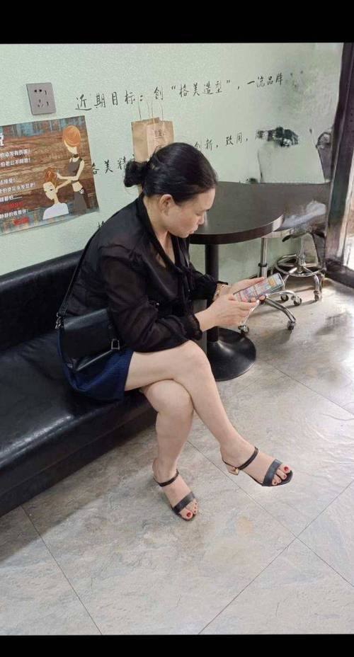 处女校花被奸的相关介绍