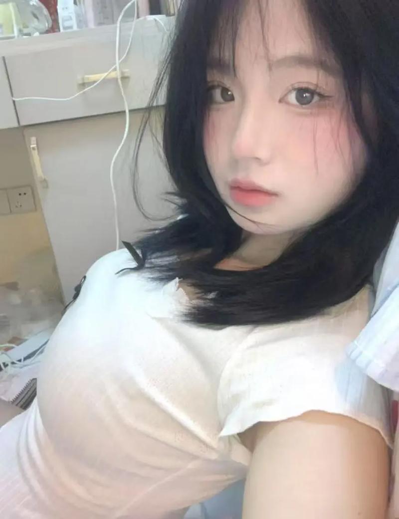 欧美熟妇三十四十五十魅力穿搭：中年女性优雅气质与时尚单品推荐指南