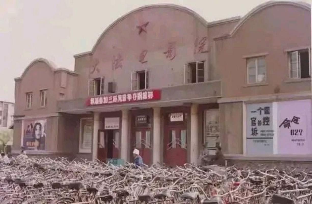 八妻子电影院｜小众文艺片影单推荐，情侣约会私藏观影指南（长尾关键词：八妻子电影院、小众文艺片推荐、情侣约会影院）