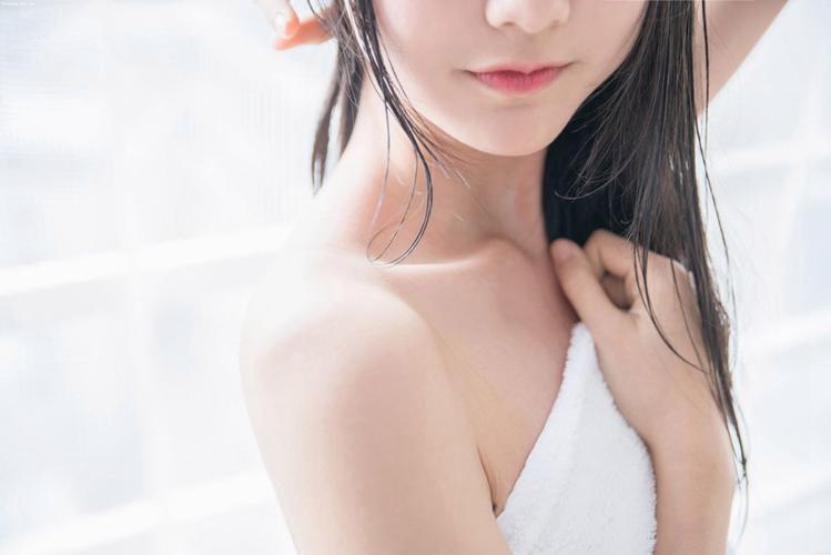 欧美熟妇时尚穿搭指南 | 熟龄女性气质提升技巧 | 轻熟风日常搭配灵感