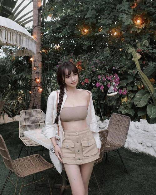 扒开美女狂揉中国的相关介绍